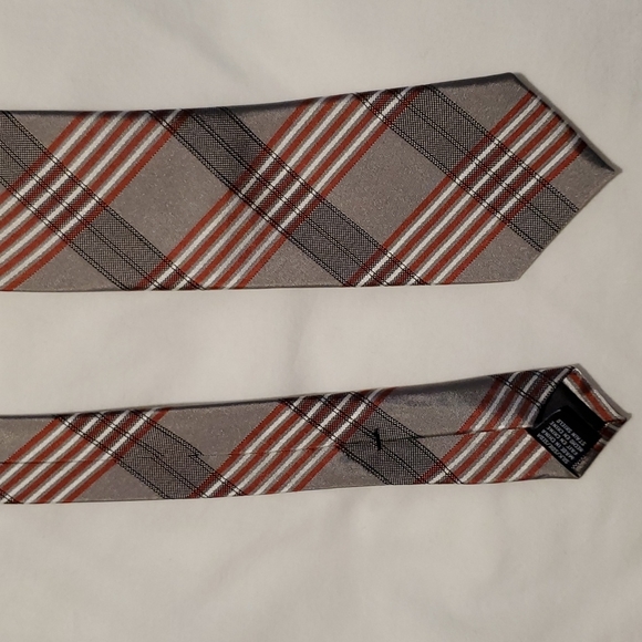 Men's Van Heusen brown with red and white pattern tie - Picture 2 of 5